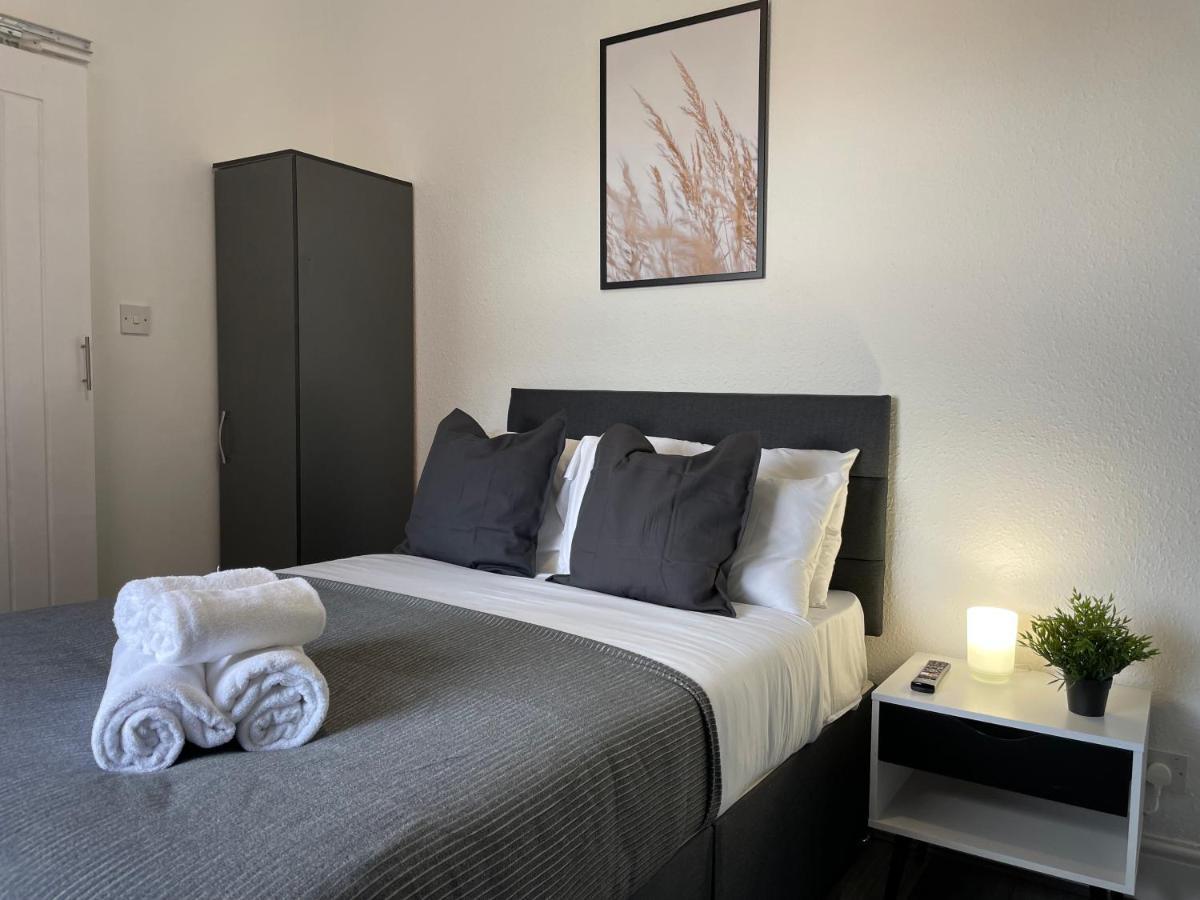Pluxa Bearwood Hotel Double Beds With Ensuite And Car Park Birmingham Exterior photo