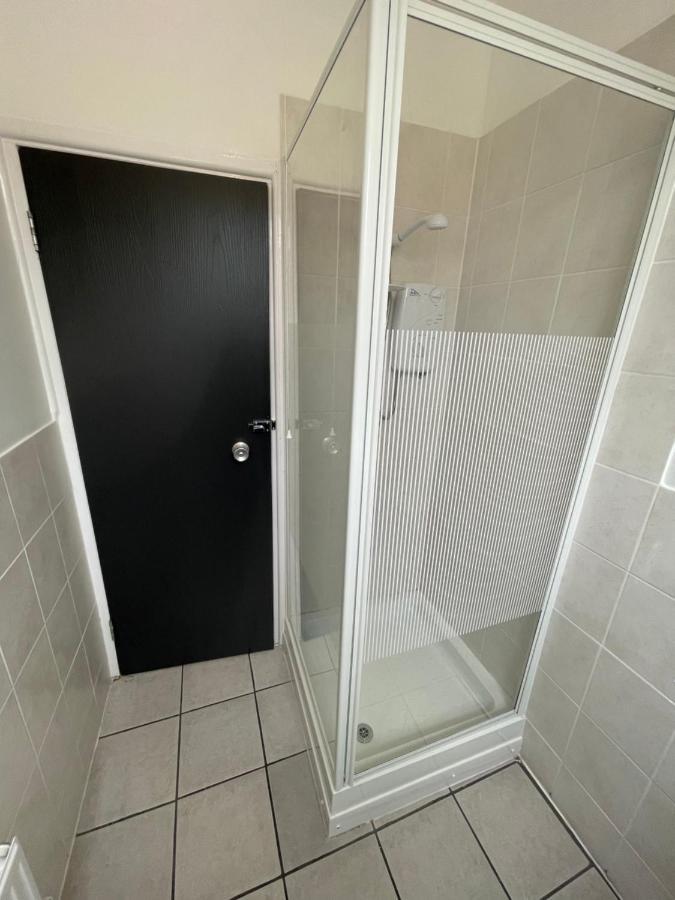 Pluxa Bearwood Hotel Double Beds With Ensuite And Car Park Birmingham Exterior photo