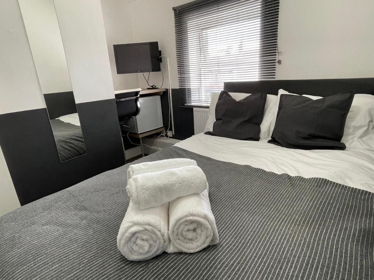 Pluxa Bearwood Hotel Double Beds With Ensuite And Car Park Birmingham Exterior photo