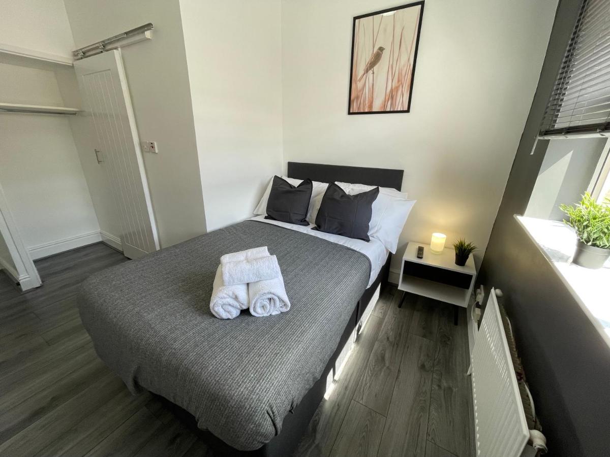 Pluxa Bearwood Hotel Double Beds With Ensuite And Car Park Birmingham Exterior photo